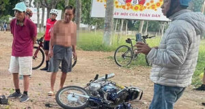 xe may cho 3 nguoi tong vao goc cay 2 nan nhan tu vong 343