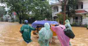 Xot Long Canh Gia Dinh O Hue Day Quan Tai Vuot Dong Lu Di Hoa Tang 2812