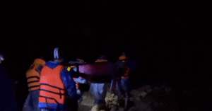 Xuyen Dem Khieng Cang Vuot 20Km Duong Sat Lo Cuu 3 Nguoi Nguy Kich Do Vui Lap 650