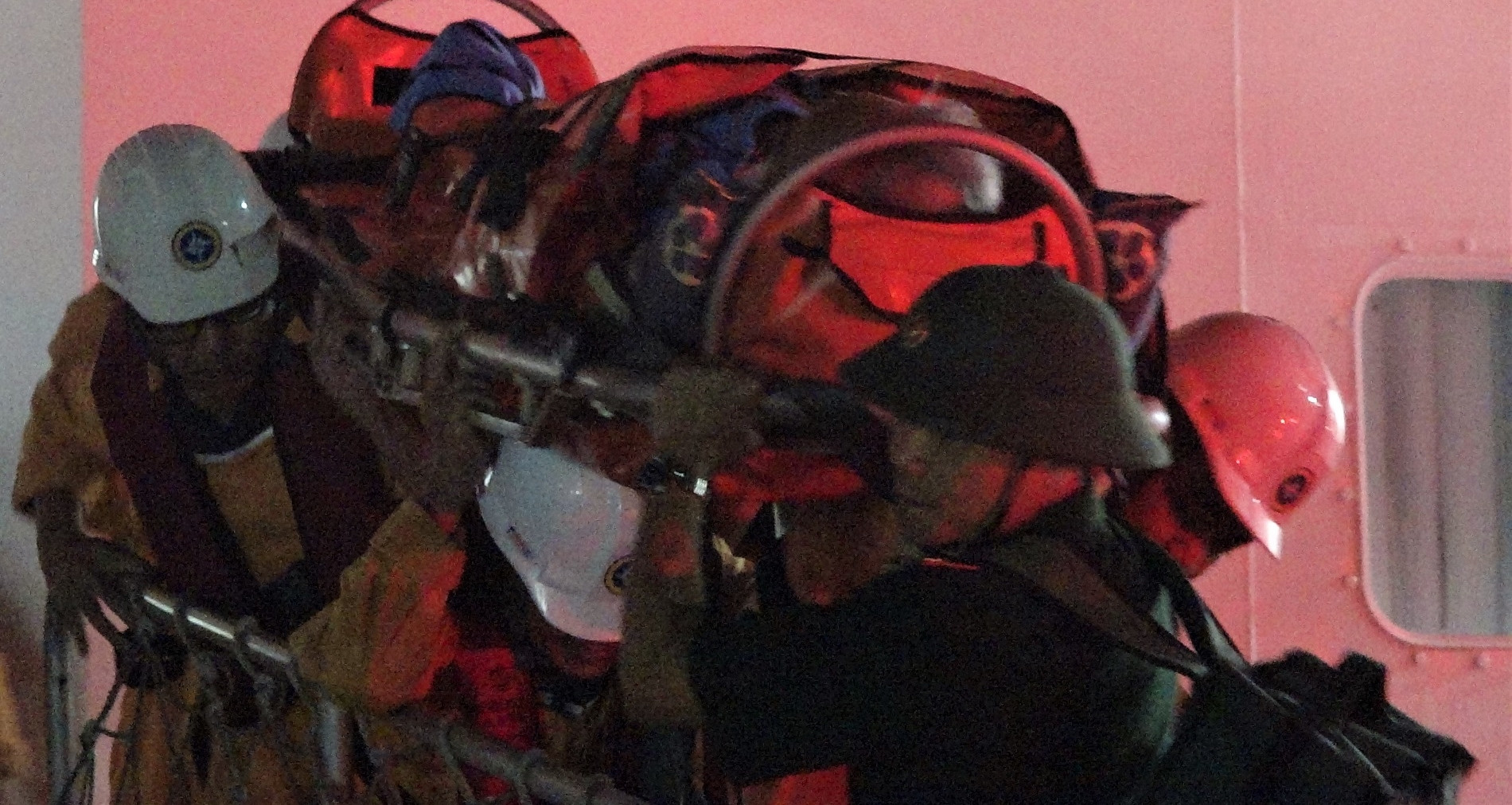 xuyen dem ung cuu ngu dan dot quy hon me tren vung bien hoang sa 177