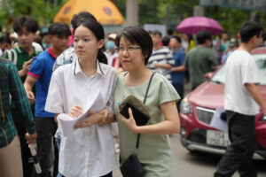 Đặt nguyện vọng sai, dễ trượt cả 3: Học sinh lớp 10 cần tránh gì phút chót? 1 z7125354307641 0003022502f5d81bc86354f238341df3