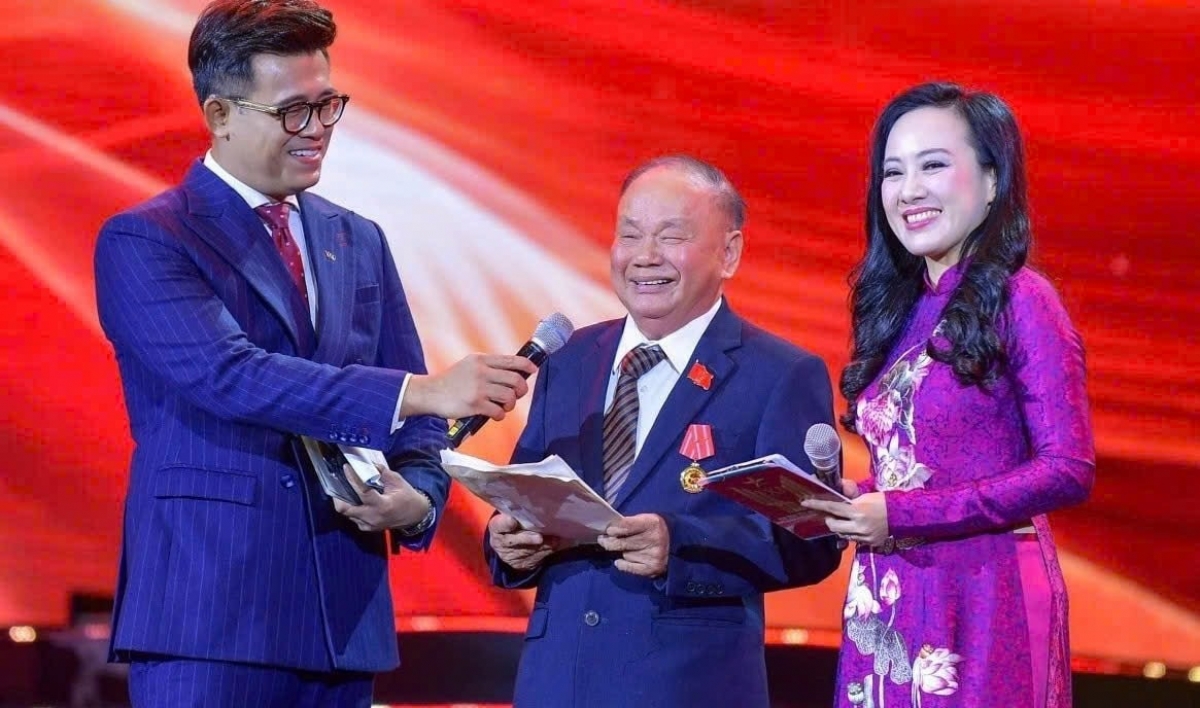 Z7370319298023 324780Eabfeefb1Fd0E2655Ce8A0E8F920251227145124