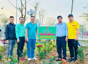 Nam Phù: Gắn biển công trình vườn hoa chào mừng bầu cử Quốc hội và HĐNĐ các cấp 1 z7556462777898 8c61172eea3eedec18d7ad59ec5edb2220260223204055