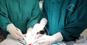 Cứu người đàn ông bị nhiều vết cắt ở cổ, nguy kịch 3 z7560025097328dfb0c1ce13581456ed81358ed4f06cc7 1771928644920947119865 939 0 2139 1920 crop 177192868