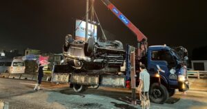 Ô tô 7 chỗ tông dải phân cách rồi lật ngửa trên xa lộ Hà Nội 4 z7567593058258 ea6320e60d03be74a4c1b7543ecf5347 1772117133270307952881 237 0 1487 2000 crop 17721171