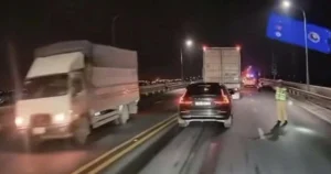 Bản tin TNGT 3/3: Người đàn ông đi xe đạp tử vong trên cầu Thăng Long lúc sáng sớm 1 z7582310036048 fc73a06e2a5b0d81c7969e64357e9d9c 17725204210121079955247 21 0 657 1017 crop 177252042