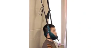 Cảnh báo nguy cơ liệt do tự kéo giãn cột sống cổ 1 z7721007183887d6edb1bf8732b0b03de606e25cda3405 new ol 17760816661571336949904 90 0 730 1024 crop 177